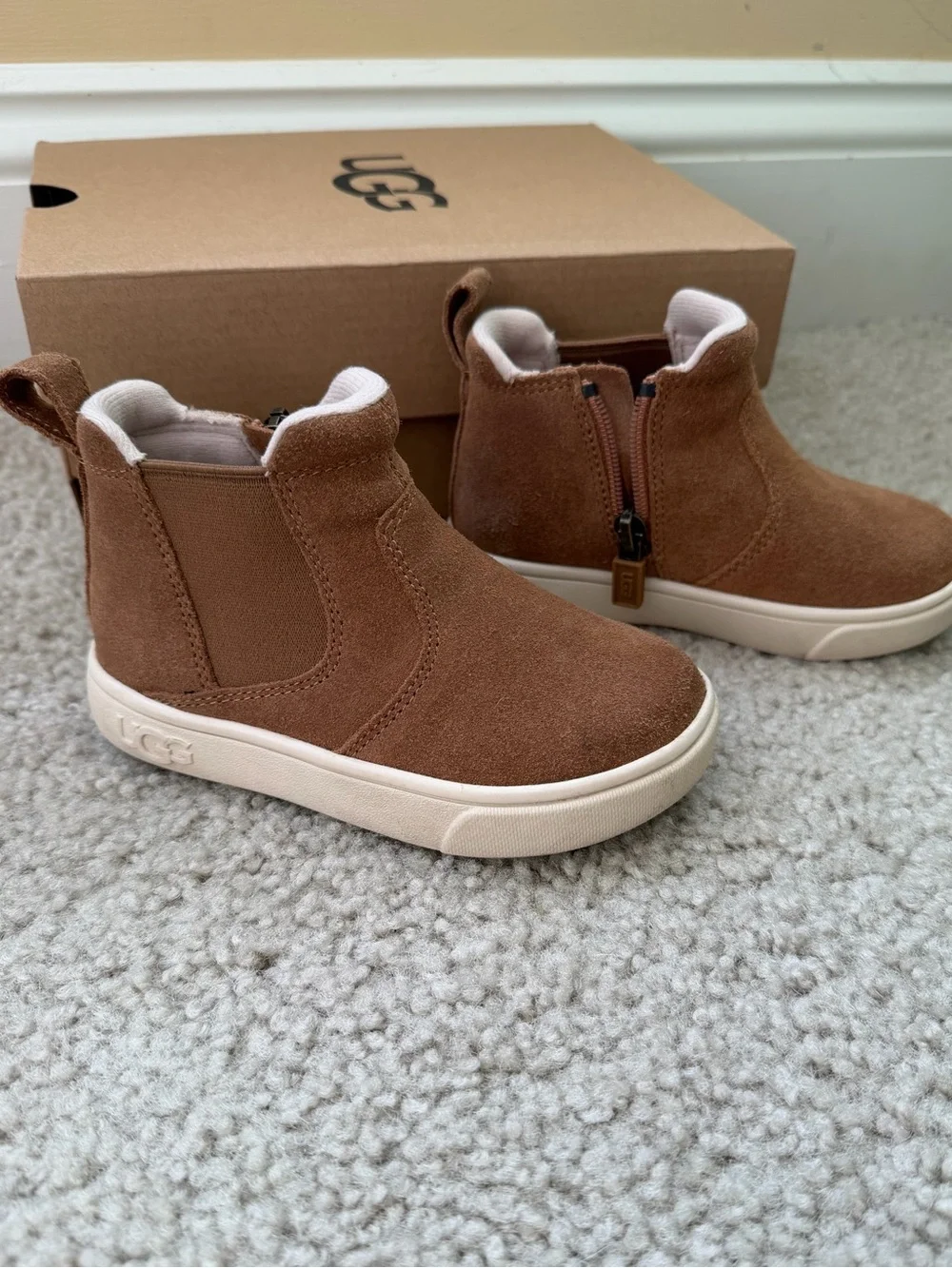 Boy’s Ugg Toddler Hamden Boots Chestnut Sz 8